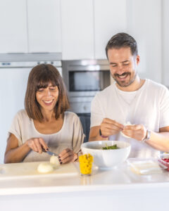 caucasian-couple-cooking-together-home-cooking-confinement-cooking-with-family (1)